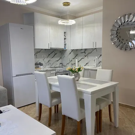 My White Apartman Golem