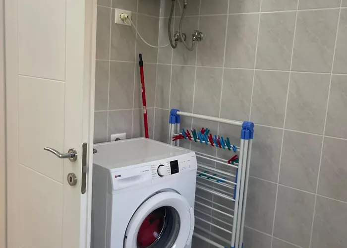 My White Apartamento Golem (Tirana)