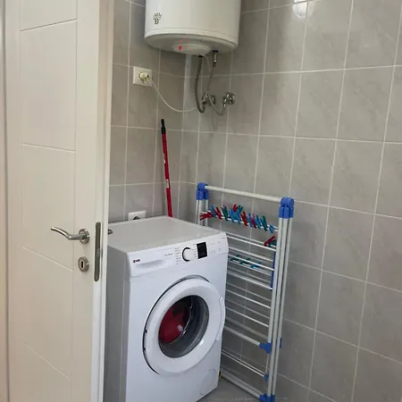 My White Lägenhet Golem (Tirana)